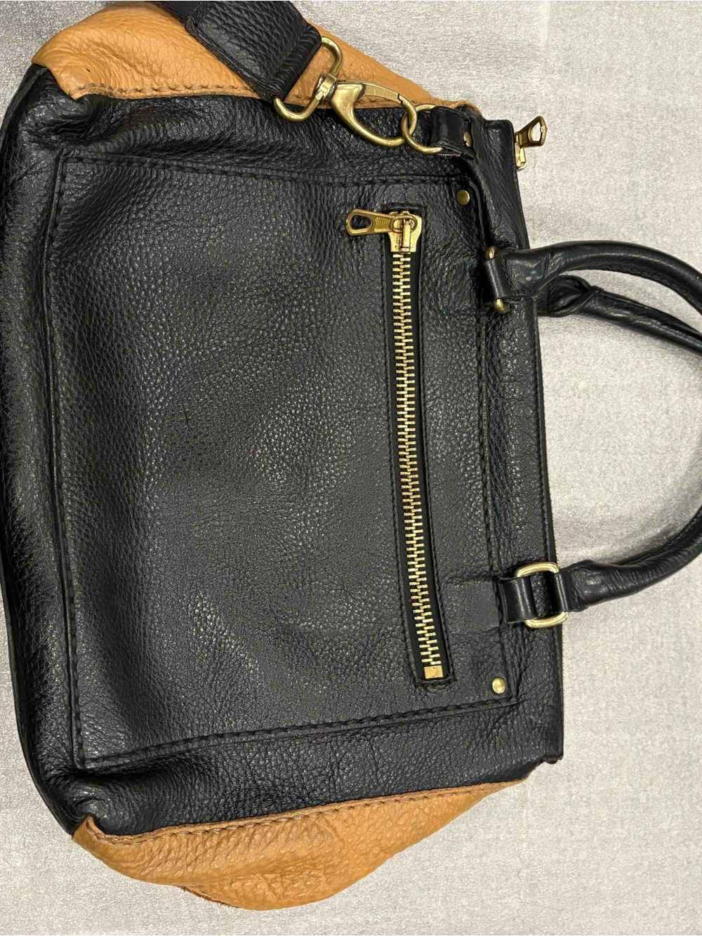VTG Roots Leather Two-Tone Leather Black and Tan Shoulder Hand Bag - Picture 5 of 9